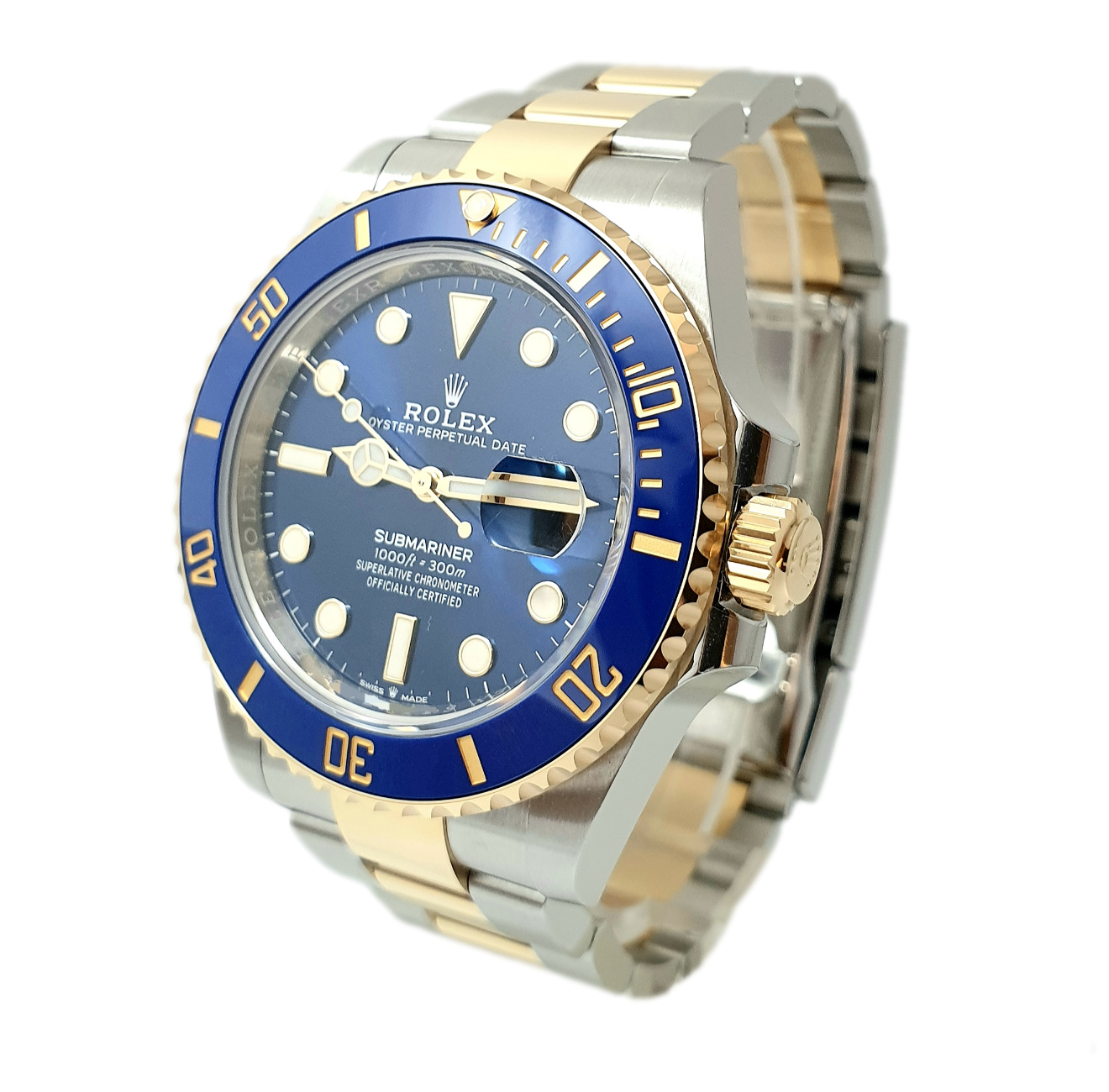 Rolex_Submariner_M126613LB-0002_BlueDial_(41mm-SteelYellowGold)_Left